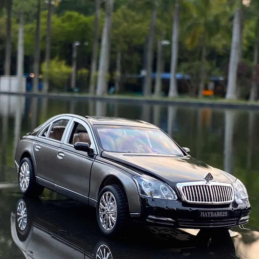 1:24 Maybach 62S Classic Alloy Die-Cast Model Car With Sound And Light